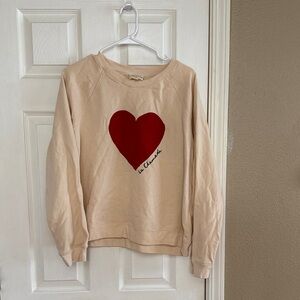 le chateau Cream Crewneck with Red Heart Motif